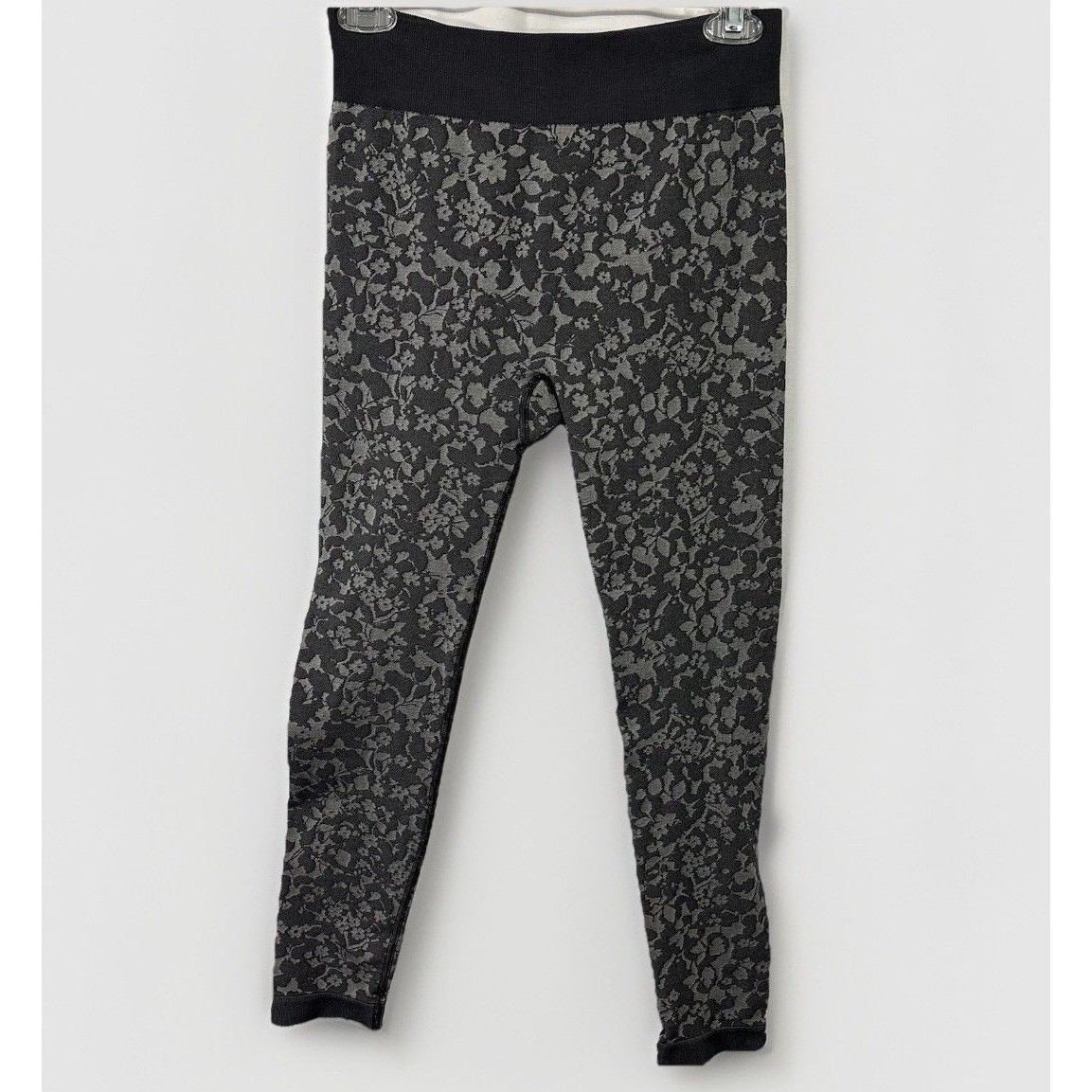 Title Nine Prowesse Leggings Sz M Gray Floral Gym Workout Training 24” Inseam
